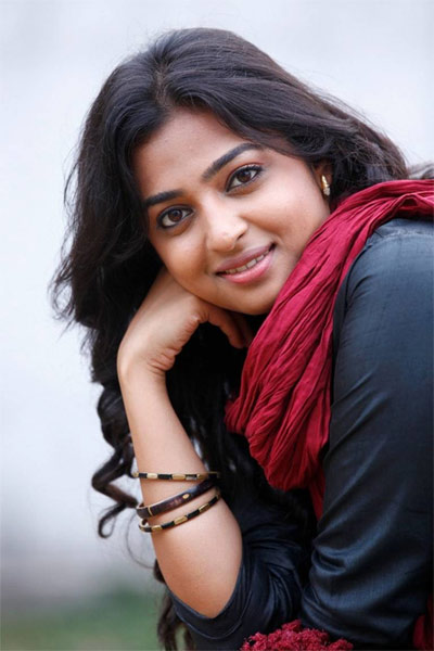 radhika apte,homly charectors,dhoni,raktha cheritra,legend movies,radhika apte family stories artist  రాధికా ఆప్టే బోల్డ్ గా చేయాలంటే అదుండాలి!